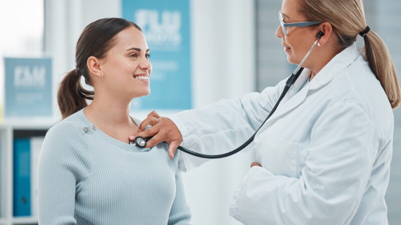 Travail en Suisse et soins en France : comment se couvrir avec une mutuelle adaptée ?