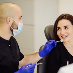 Les garanties dentaires pour les soins courants, prothèses, implants et orthodontie adulte