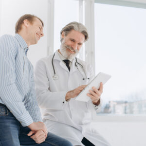 Complémentaire santé : faut-il privilégier une mutuelle ou un assureur ? Quelles différences ?