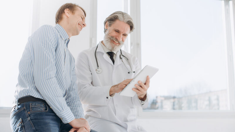 Complémentaire santé : faut-il privilégier une mutuelle ou un assureur ? Quelles différences ?